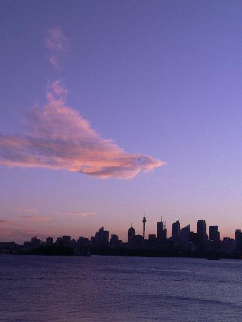 ... und von einer außergewöhnlichen Wolkenformation umspielt
