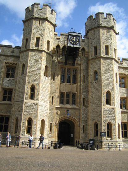 Da sind sie drinne, Queenys Juwelen...