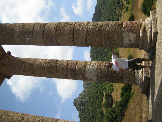 Chris und die Saulen (kann das Bild net drehen - sorry)