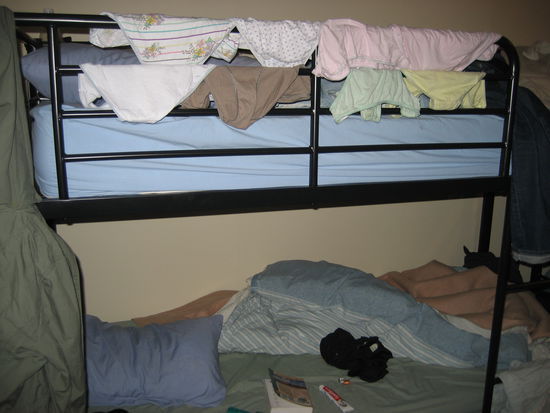 Hier trocknet die Unterwaesche unserer Zimmernachbarin...