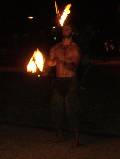 Chris bei seiner Feuershow