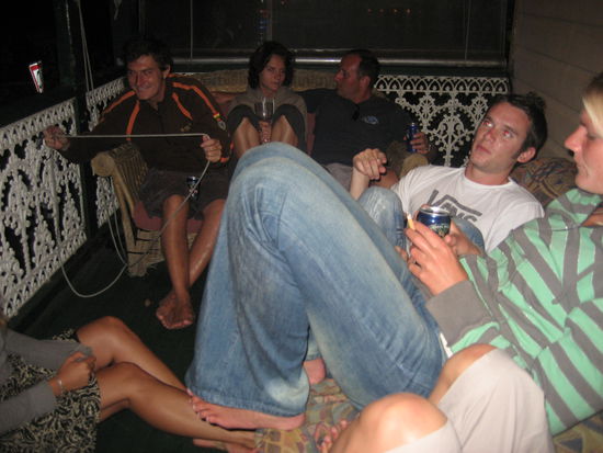 allabendliche Gruppenmeetings auf der Veranda