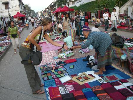 der Nachtmarkt beginnt