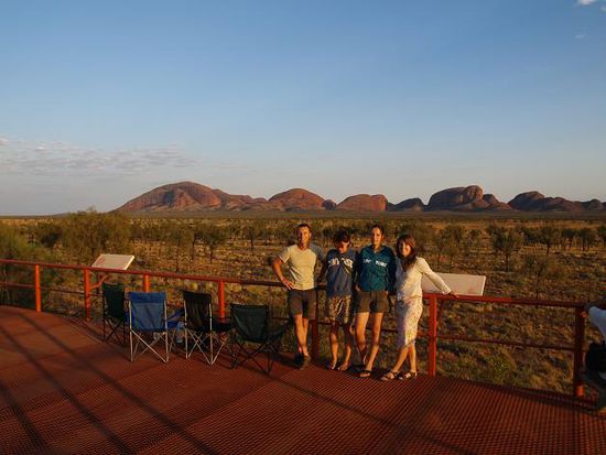 Sunriseviewarea bei den Kata Tjuta (Karin, Kathrin, Jennifer)