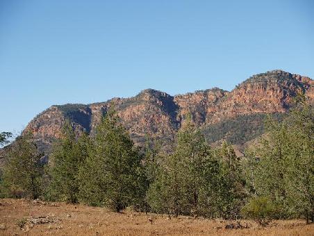 Typische Felsfruecken in der Flinders Range