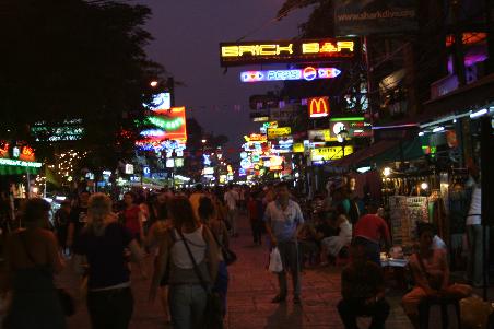 Khao San Road bei nacht