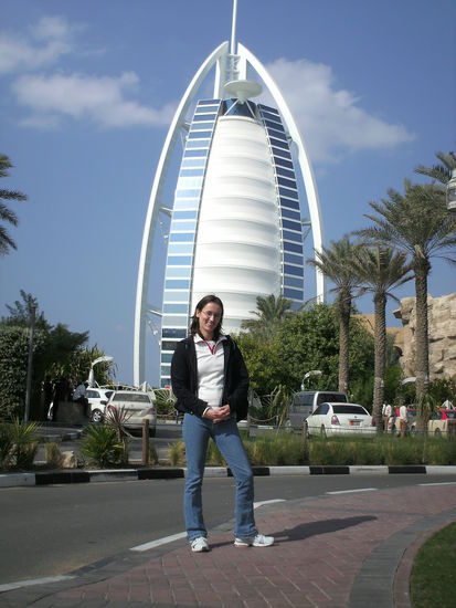 Jana vor dem Buj Al Arab