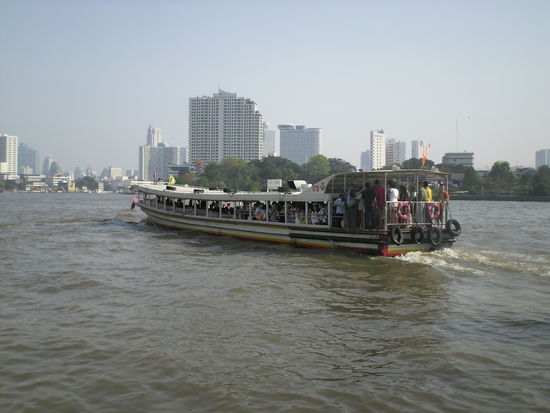 weihnachtliche Schlitten- aeh Bootsfahrt