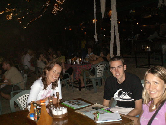 Abendessen am Strand mit Daniel und Joanna