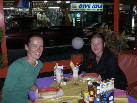 Cocktail und Obstteller mit Sophie