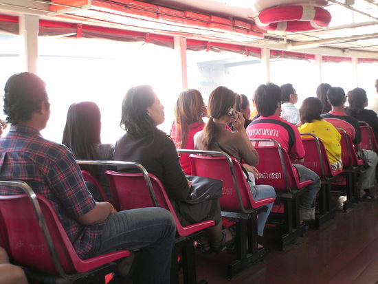 eine Fahrt mit dem Taxiboot