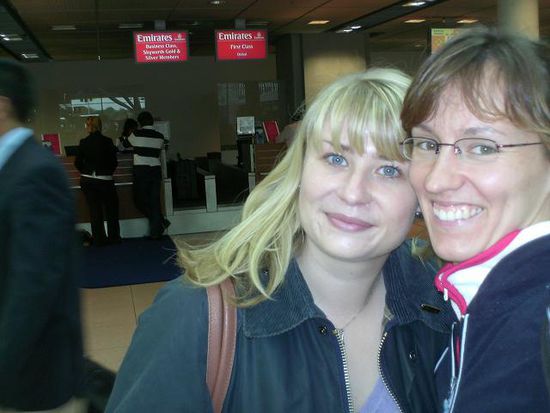 mit Claudi vorm Emirates-CheckIn