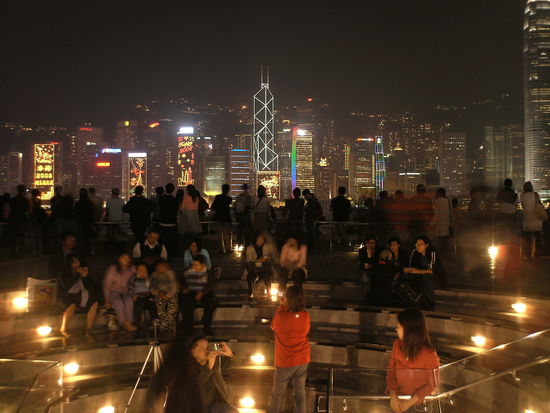 die Skyline von HK bewundernd
