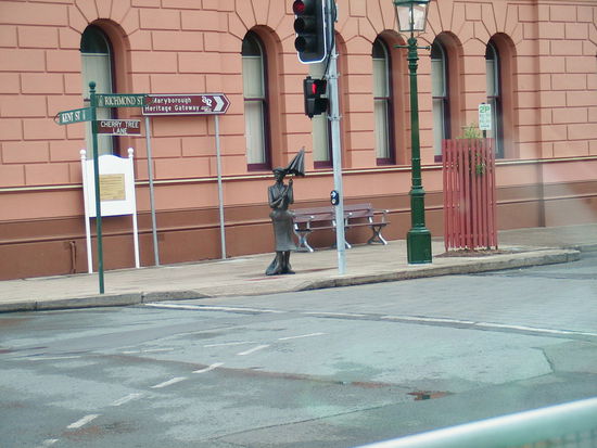 Die Schauspielerin aus dem Film Mary Poppins (1964) stammt aus diesem Ort, dessen Name ich nicht mehr weiss.