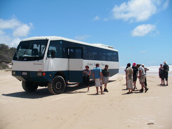 Unser 4WD Bus mit dem der Busfahrer wie ein Irrer ueber die Insel gebrettert ist. - Hat tierisch Spass gemacht