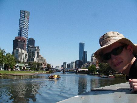 Skyline von Melbourne; keine Ahnung wer der Schwachkopf da ist.