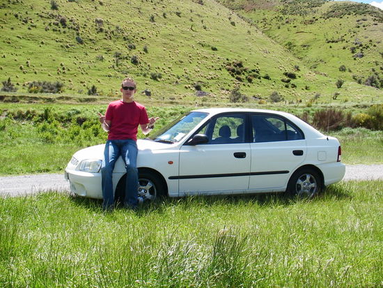 Mein Hunday Accent und ich near the road