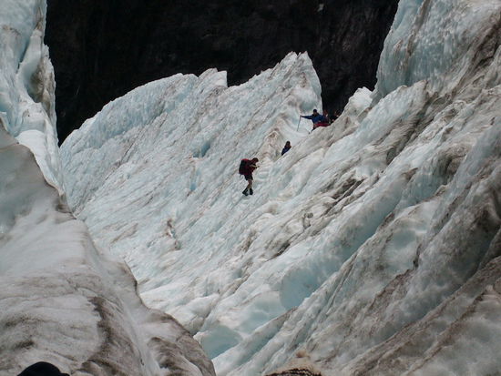 so sieht das von weiten aus.
Richtig aufregend mit Seil, Eispickel und Steigeisen.