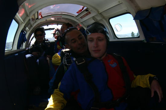 Wir waren instgesammt drei Springer:
Chris (UK), Martin (Nuernberg) und ich.
Die anderen sind Kameraleute.