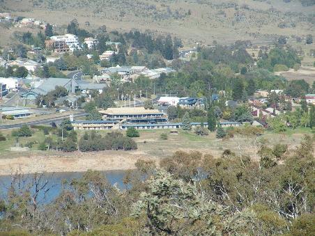 Jindabyne. Hier haben wir uebernachtet. Typischer Ski Ort.