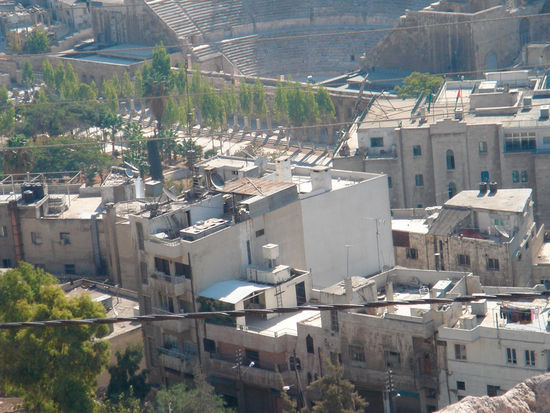 Blick von der Zitadelle auf das römische Amphitheater