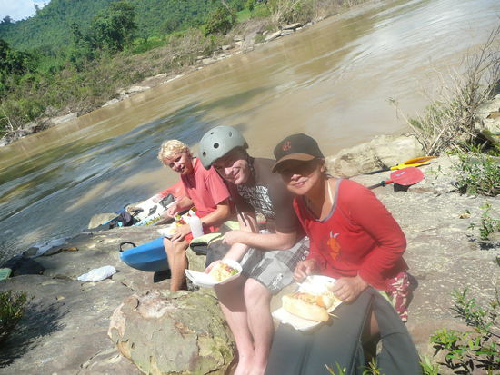 lecker Futter for Lunch, manche vergassen sogar den Helm abzunehmen