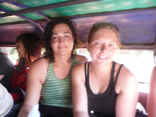 fertig, gluecklich und eingequetscht auf den letzten Metern Richtung Hauptstadt