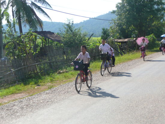 diese suessen Kids versuchten uns zu folgen und schlugen sich ganz wacker