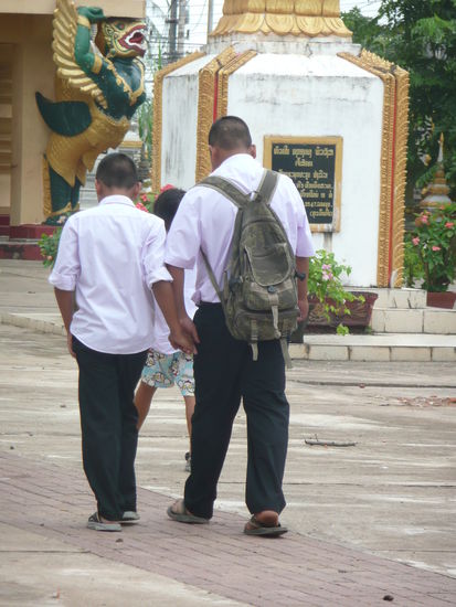 in den Tempeln waren kaum Touris aber viele Kids