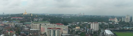 Blick ueber die Stadt als es noch hell war