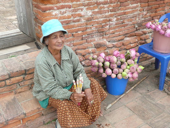 das sind besagt Blumen, aber die Frau ist unschuldig 