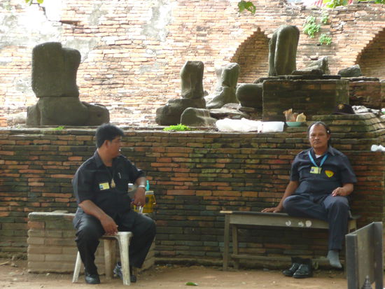 die anstrengende Aufgabe des Tempelbewachens
