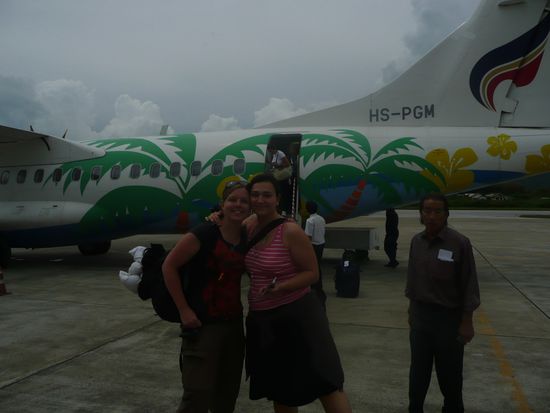 WIR und die Propellermaschiene, die schwankte und wankte (da wussten wir aber noch nicht, dass es noch schlimmer geht: Air Bagan)
