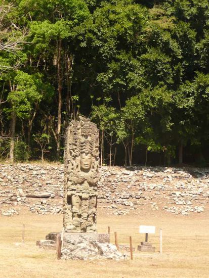Eine der vielen gut erhaltenen Skulpturen - hatten wir bis hier noch nicht gesehen