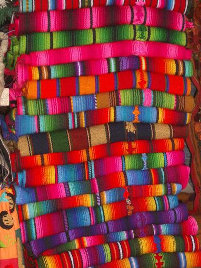 Stoffe für traditionelle Gewänder