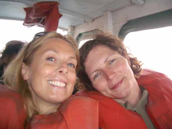 ...gen Abend wirds ganz schön wellig, da bekommt man (oder Manu) es schon mal mit der Angst zu tun und zieht freiwillig die Rettungsweste an.
