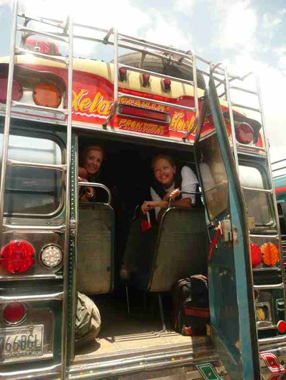 Wir empfehlen die Rückbank, da man sein Gepäck hinter sich verstauen kann und es nicht irgendwo unbeaufsichtigt ist.