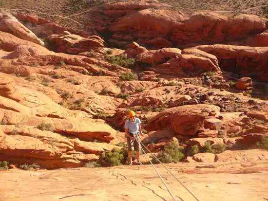 Abseilen der "Ultraman"-Route mit blick auf die Red Rocks