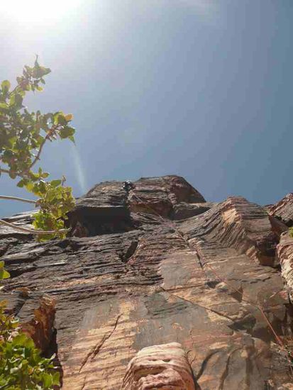 Schlüsselseillänge: Numero 3, komplett Trad. Hätten wir die Rissklemmtechniken schon gelernt, wäre nicht so viel Schweiß geflossen.