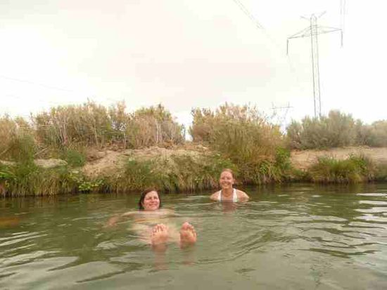Unsere Badewanne, die Keophs hot springs. Damit sind unsere Erwartungen an Klettergebiete stark gestiegen