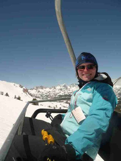 Mammoth liegt auf 11000 Fuß (3350m), man kann bis Anfang Juli Ski fahren.