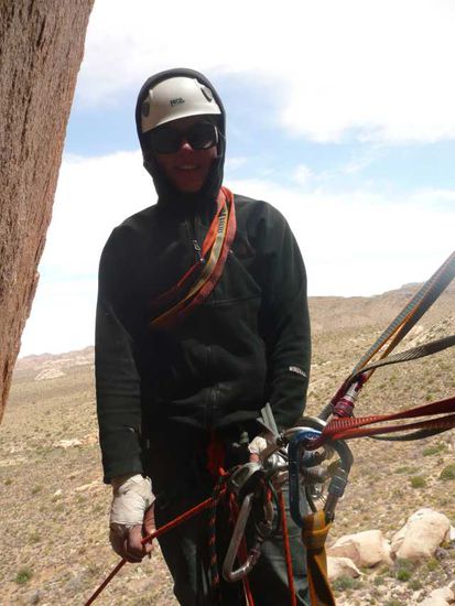 Sylvie im Standplatz nach dem Handriss beim nachholen. Es war KALT!!! Und WINDIG!