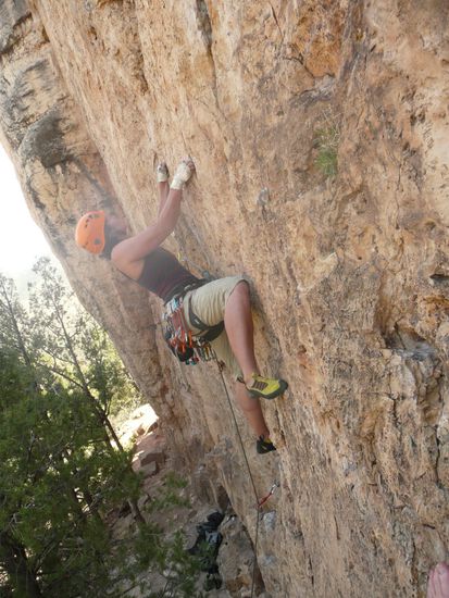 Manu in einer total henkeligen 5.10d