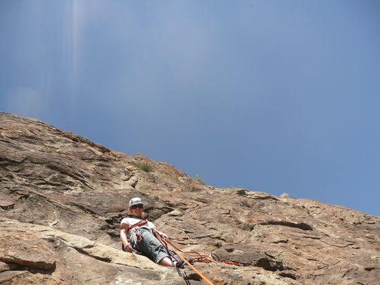 der Standplatz nach Seillänge vier hätte Ottfried Fischer beherbergt - ein Traumabsatz.