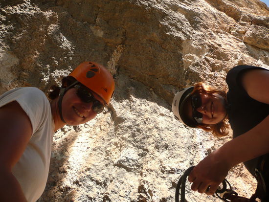 Manu und Sabine haben Schatten unter einer murkeligen Tanne gesucht...