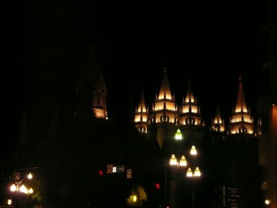 Wat machen die da eigentlich nachts bei der Festbeleuchtung im Tempel???