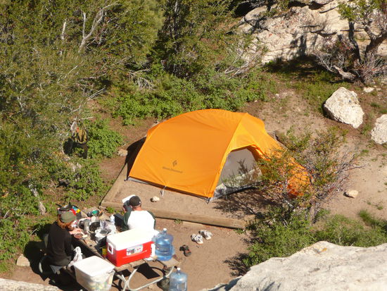 Zeltplatz mit hauseigenem Boulderfels...