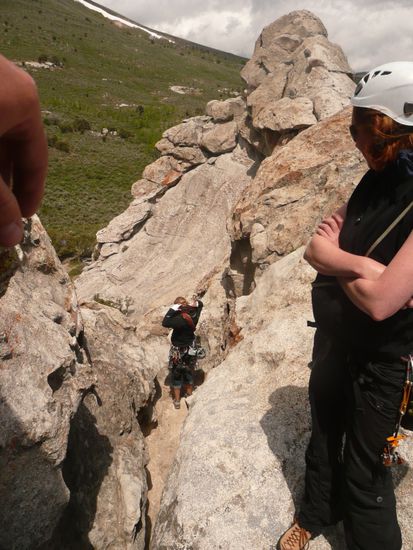 "Och, lass uns erst mal guckn ob Sylv da heil runter kommt..wir warten mal ab!!!"