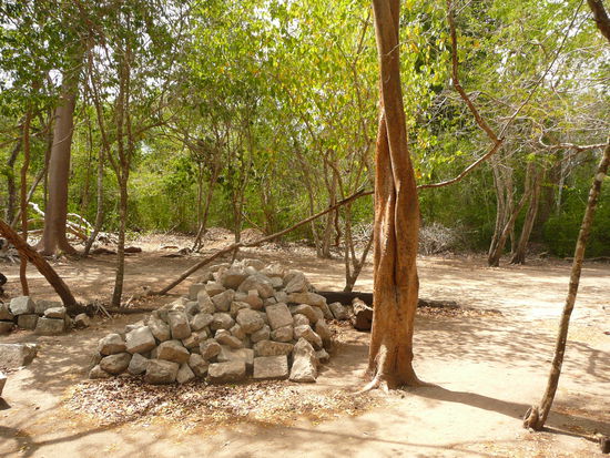 ... diesen herumliegenden Steinhaufen