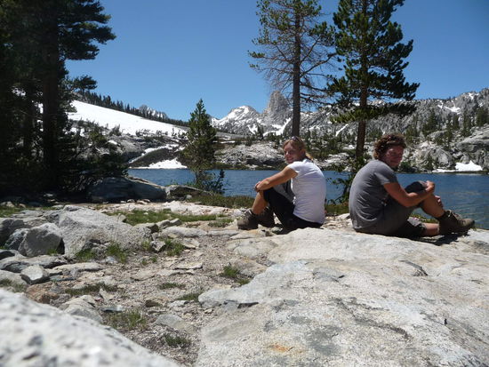 Mittagspause am Dollar-Lake: Hier gings auf knapp 10.000 Fuss mit dem Schnee los.
